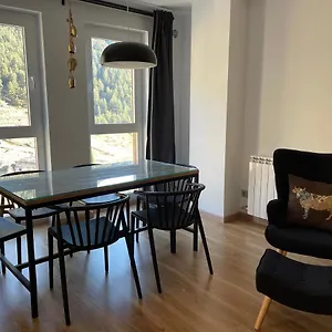 https://modern-and-cozy-apartament-at-arinsal-with-views.andorra-la-vella-hotels.net