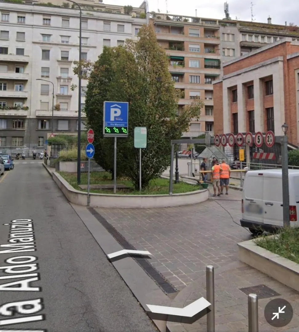 Open Space In Porta Venezia Milan Apartment
